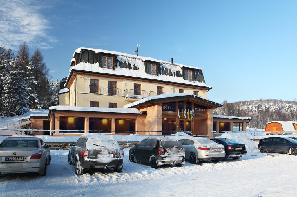 Hotel Ostrov Tisa Bagian luar foto