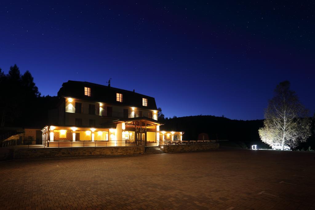 Hotel Ostrov Tisa Bagian luar foto
