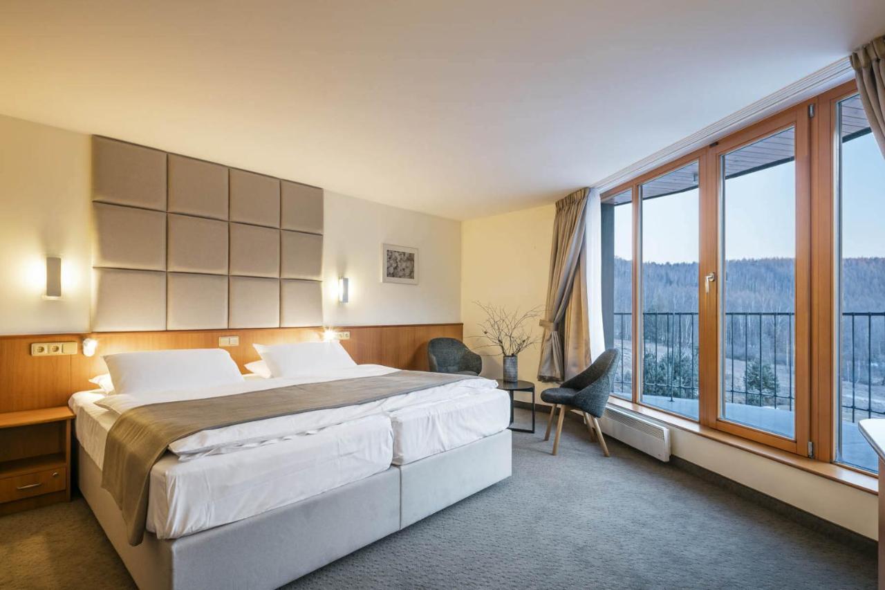 Hotel Ostrov Tisa Bagian luar foto