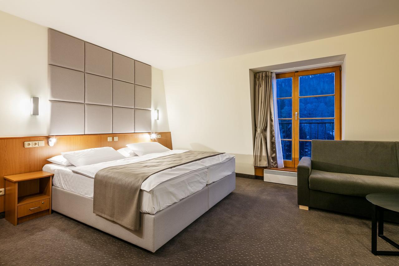 Hotel Ostrov Tisa Bagian luar foto