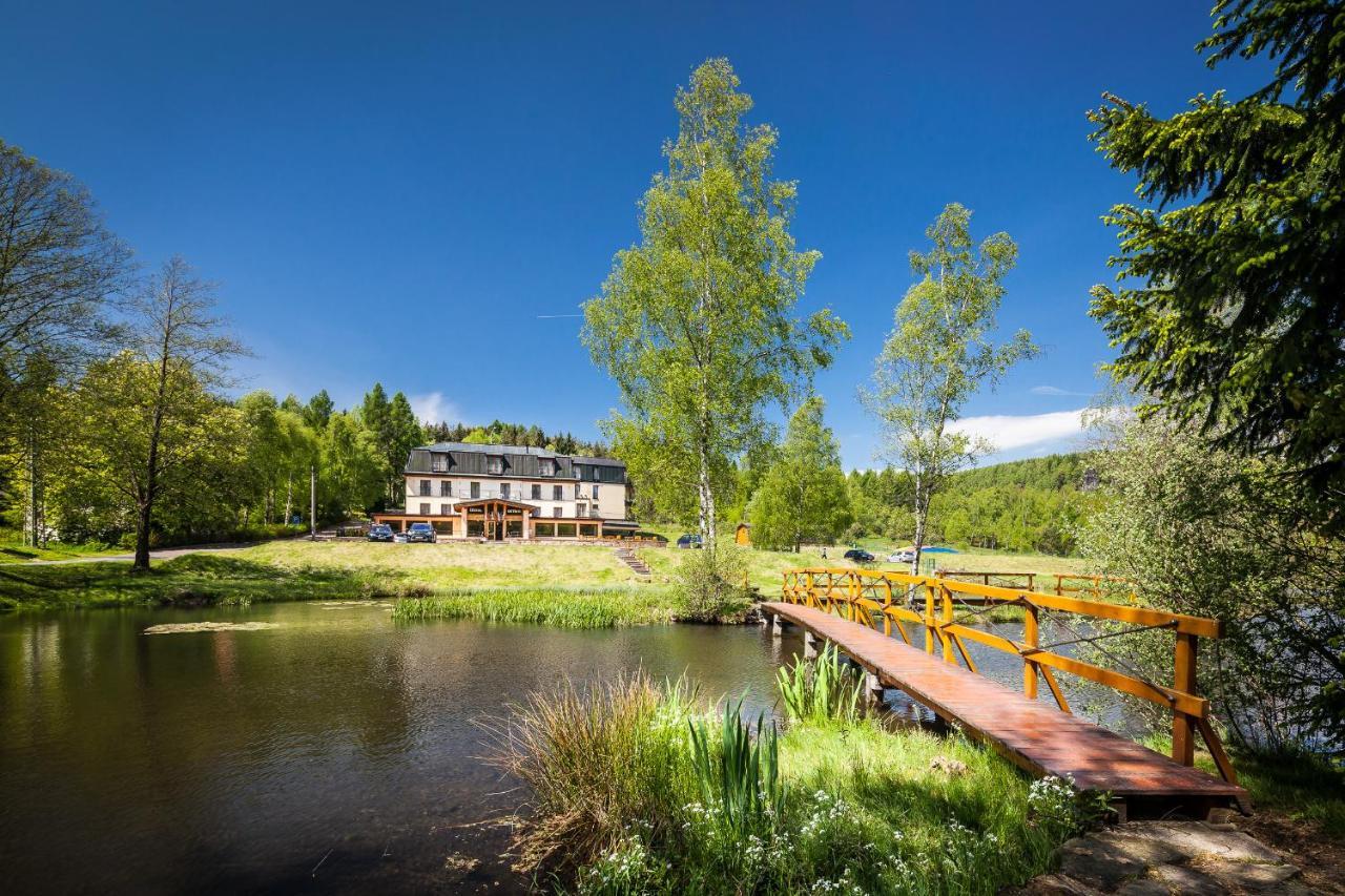 Hotel Ostrov Tisa Bagian luar foto