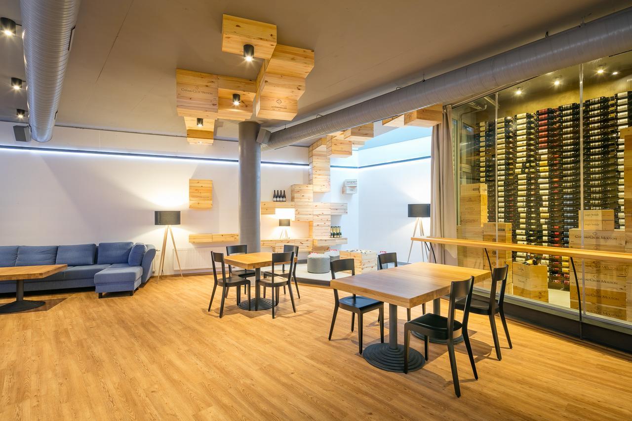 Hotel Ostrov Tisa Bagian luar foto